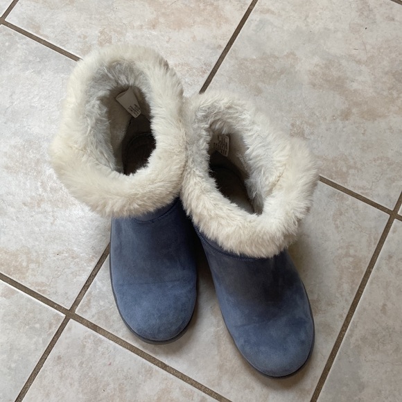 Blue and white fluffy boots ❄️ - Picture 2 of 6